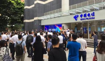 Heavy News| YIPLED transparent screen Joint with China Telecom, Open China First Intelligent Telecom