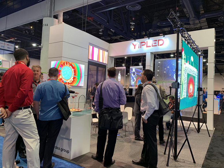 yipled-and-xmozu-successfully-debuted-at-dse-2019