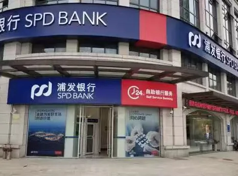 YIPLED · Wuhan Aeon Shopping Mall Shanghai Pudong Development Bank Street Window LED Transparent Screen Project